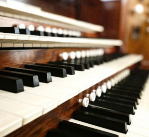 The keys on the Organ